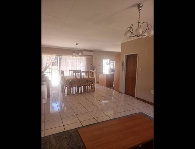 3 BEDROOM SIMPLEX FOR SALE IN BEDFORD GARDENS